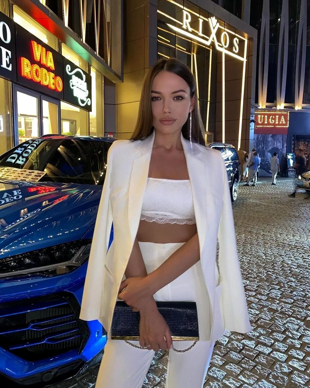 Эскортница Ася, возраст – 27, вес 56, размер груди – 2