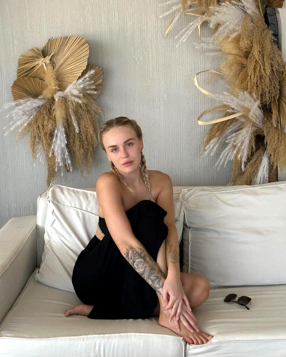 Эскортница Екатерина, возраст – 22, вес 58, размер груди – 2