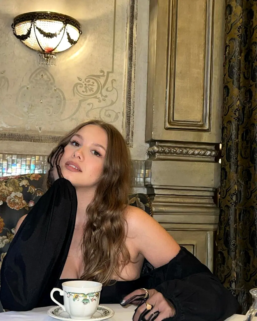 Эскортница Елизавета, возраст – 22, вес 61, размер груди – 4