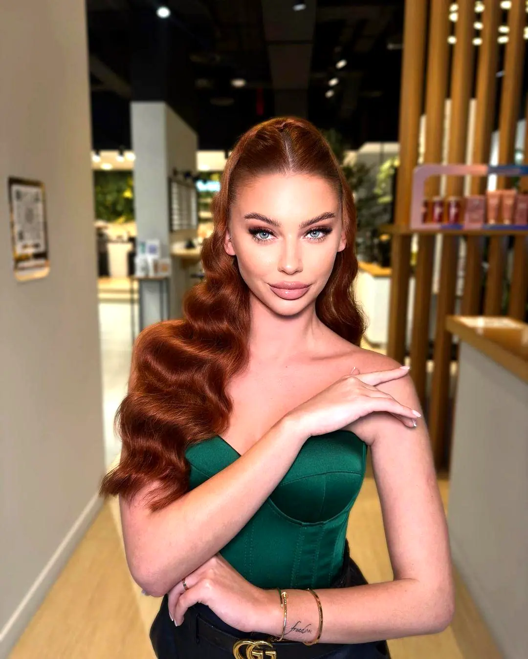 Эскортница Арина, возраст – 21, вес 49, размер груди – 1