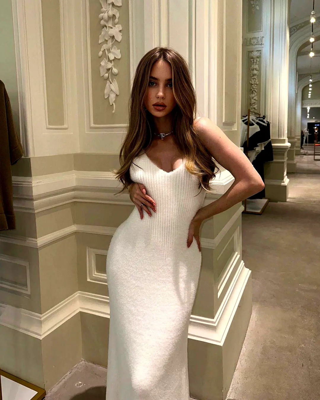 Эскортница Мари, возраст – 21, вес 50, размер груди – 1