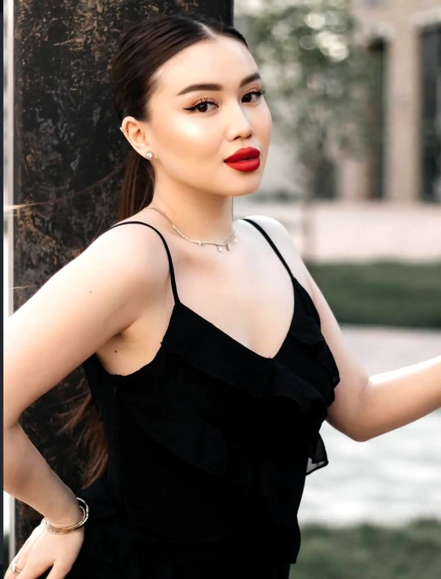 Эскортница Айнур, возраст – 23, вес 50, размер груди – 2