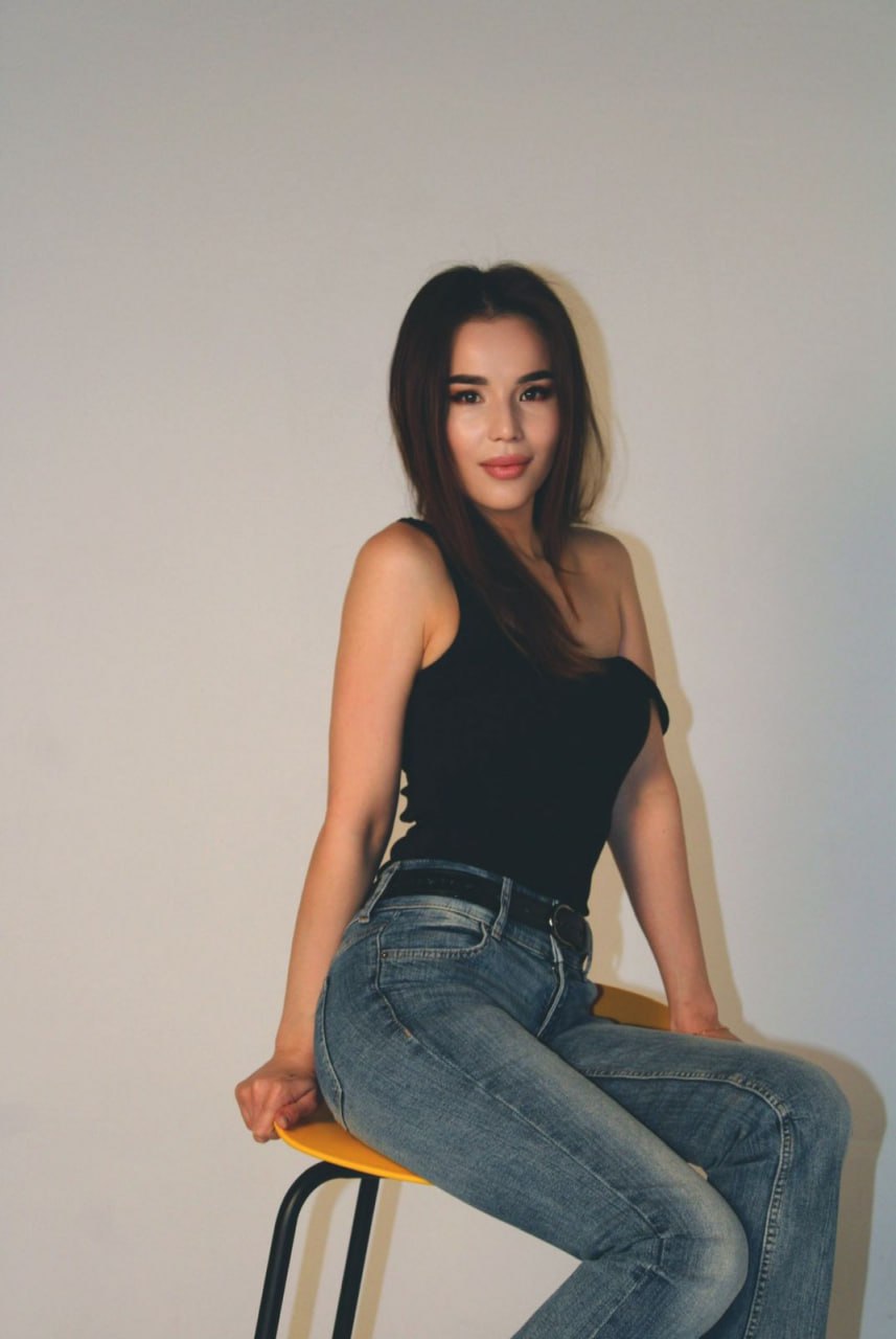 Эскортница Авери, возраст – 25, вес 49, размер груди – 1