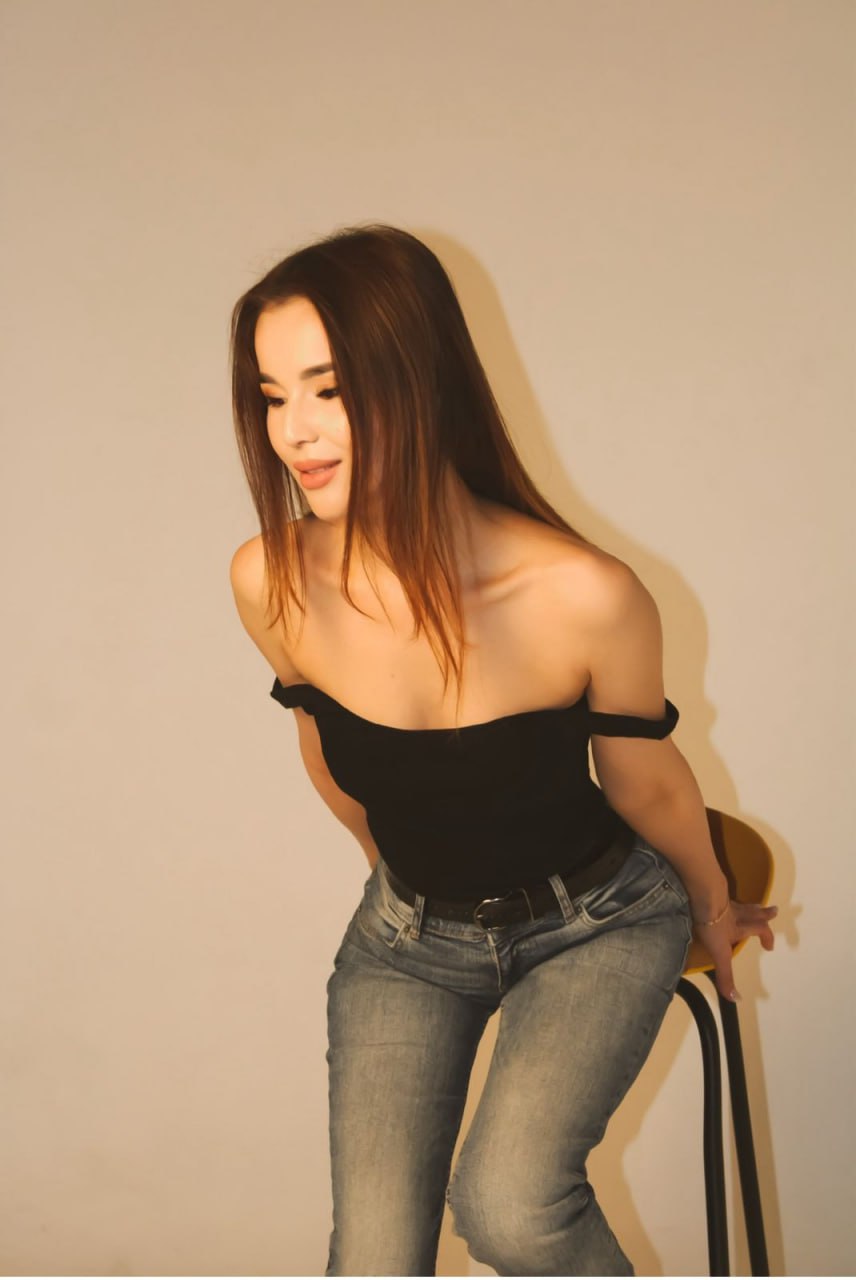 Эскортница Авери, возраст – 25, вес 49, размер груди – 1