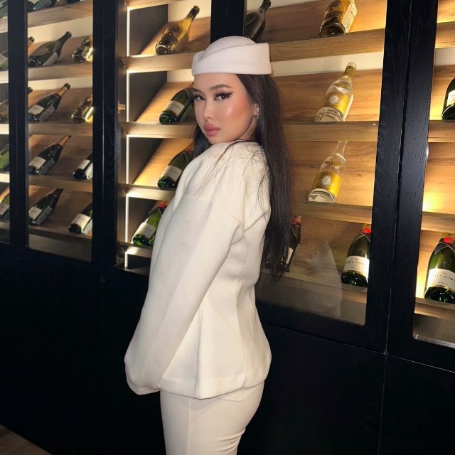 Эскортница Дана, возраст – 20, вес 69, размер груди – 3