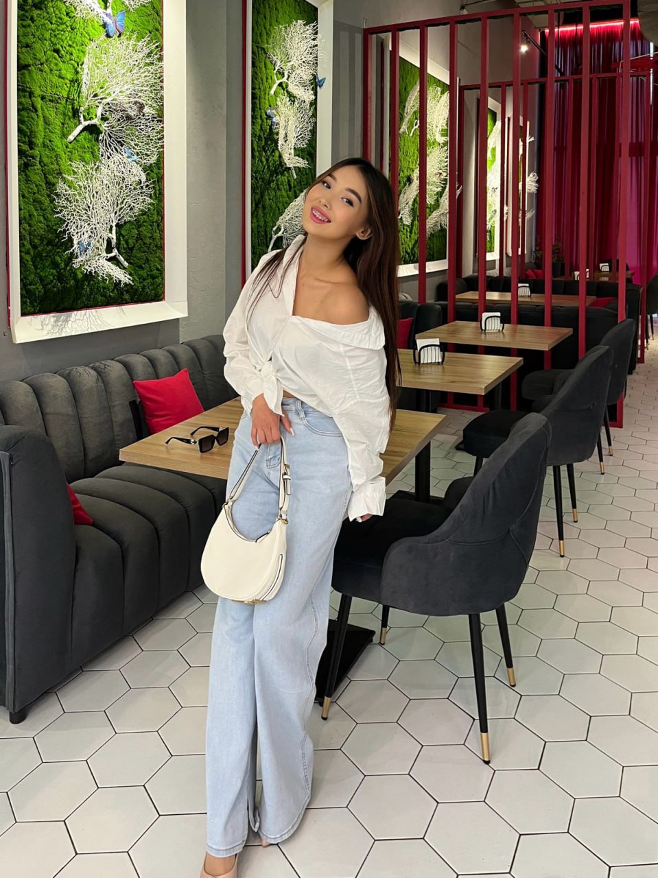 Эскортница Гулим, возраст – 21, вес 55, размер груди – 2