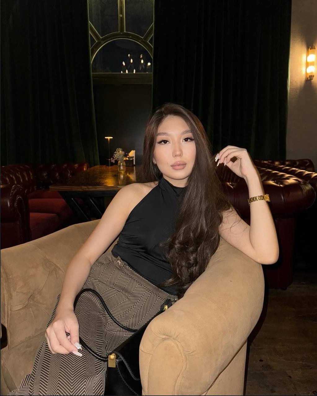 Эскортница Камилла, возраст – 21, вес 50, размер груди – 2