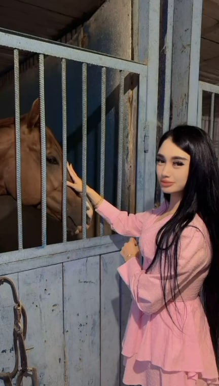 Эскортница Асель, возраст – 30, вес 55, размер груди – 2