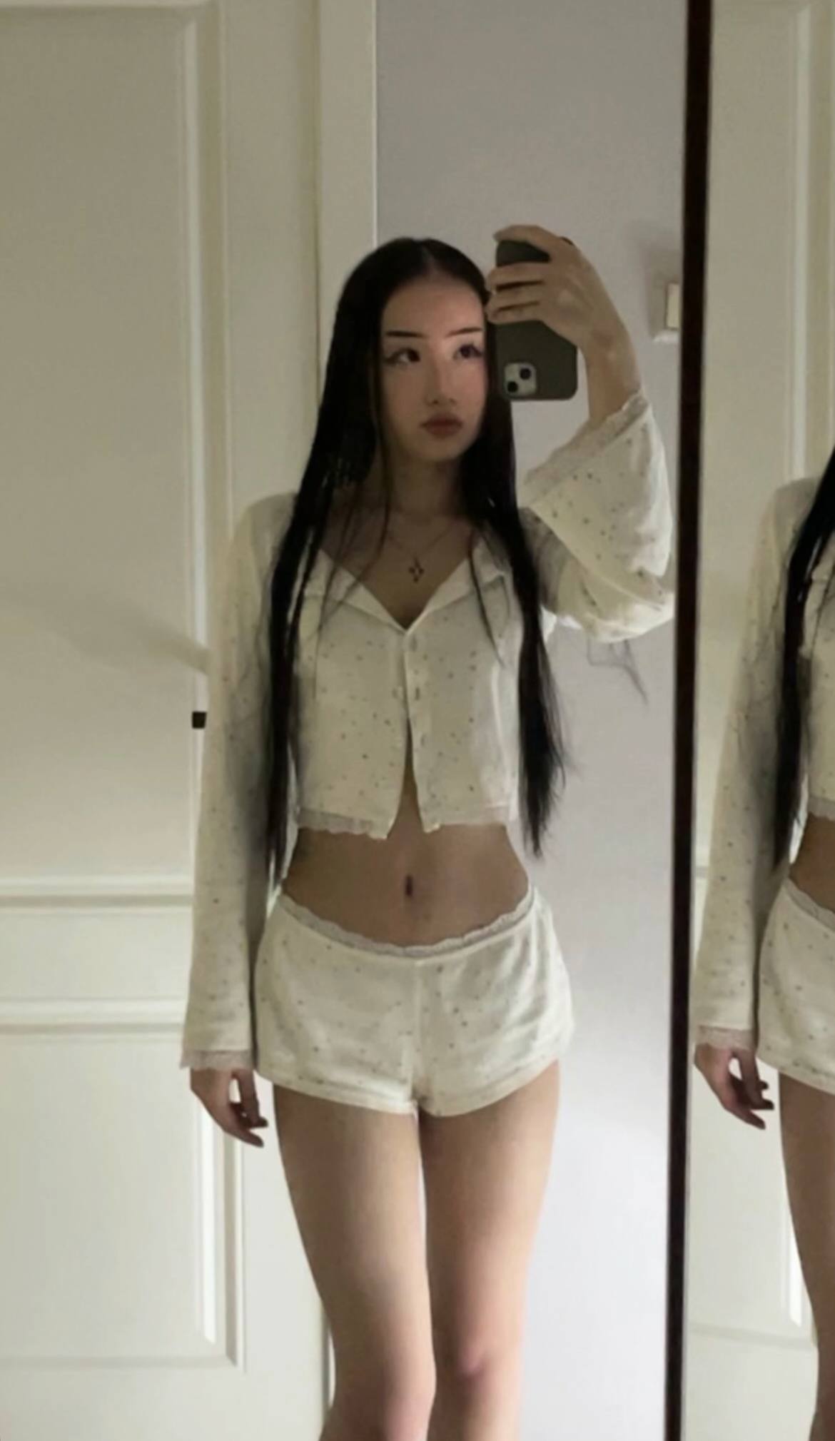 Эскортница Азалия, возраст – 18, вес 45, размер груди – 1