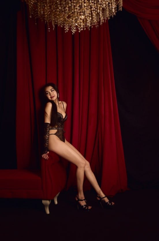 Эскортница Алия, возраст – 23, вес 50, размер груди – 4