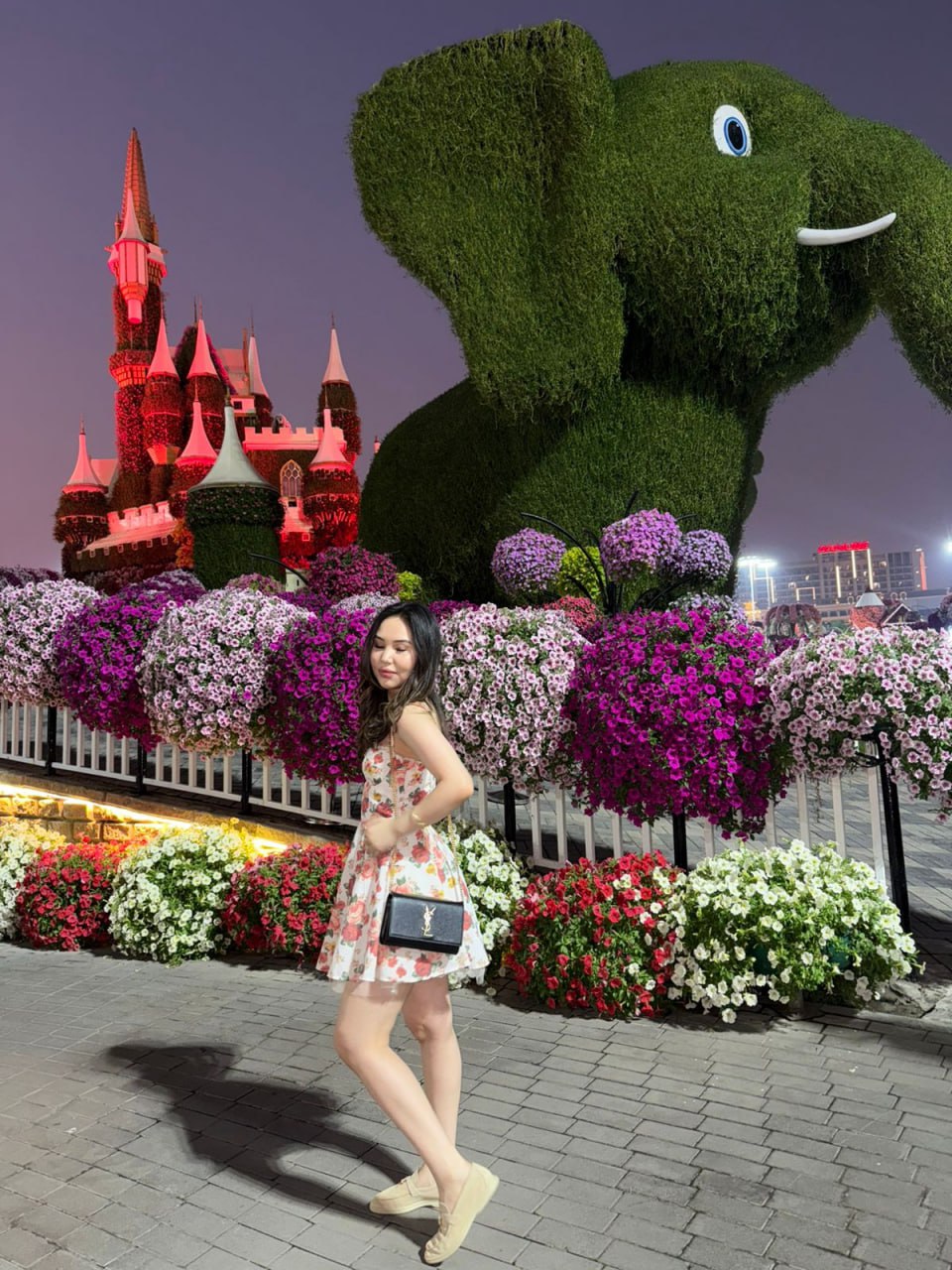 Эскортница Мони , возраст – 19, вес 54, размер груди – 2