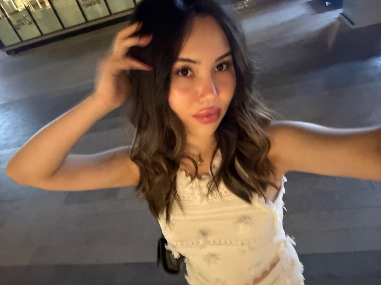 Эскортница Мони , возраст – 19, вес 54, размер груди – 2