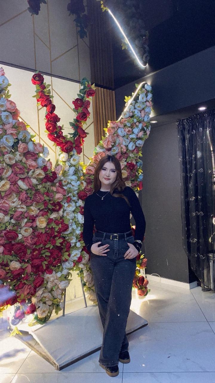 Эскортница Аяна, возраст – 20, вес 165, размер груди – 2