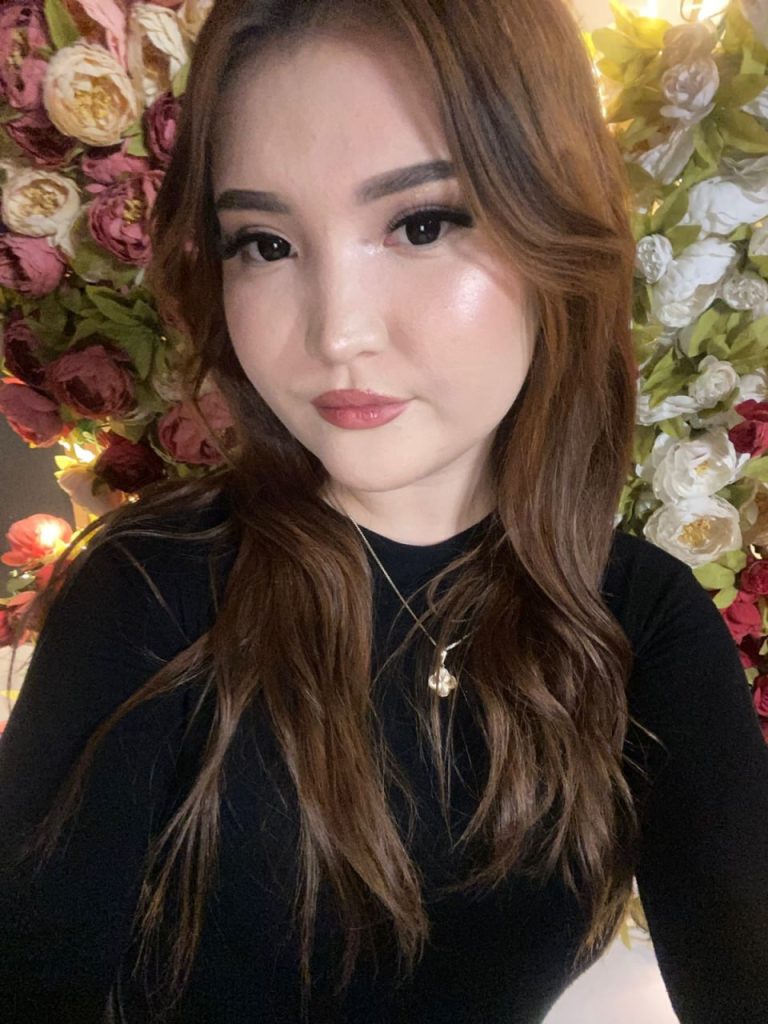 Аяна, возраст 20