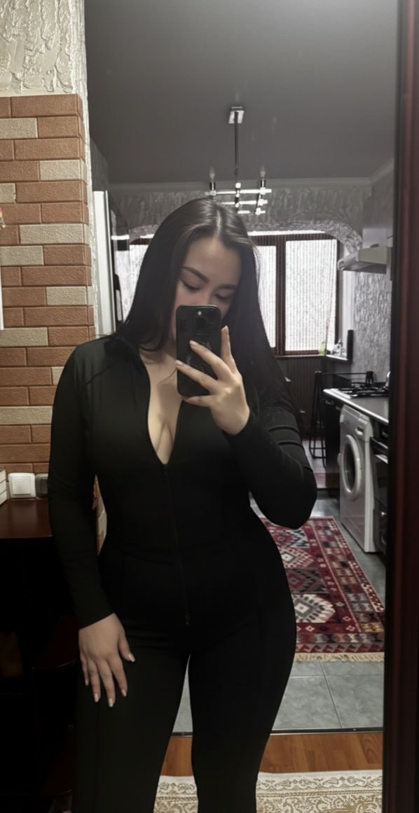 Эскортница Адели, возраст – 32, вес 70, размер груди – 4