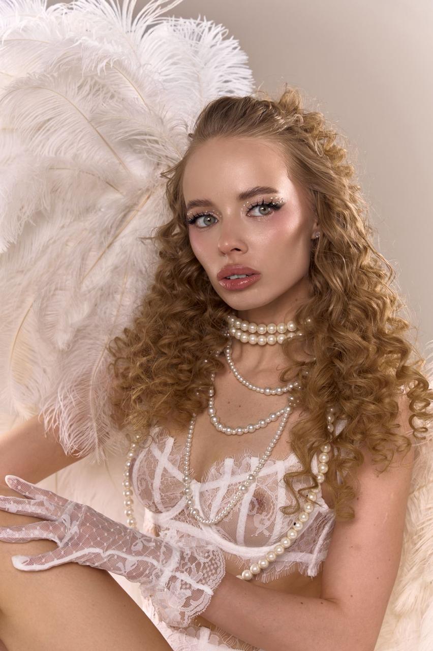 Эскортница Ева, возраст – 25, вес 50, размер груди – 2