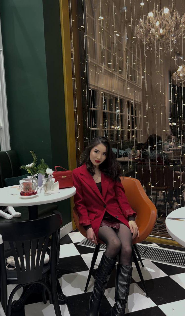 Эскортница Алена, возраст – 20, вес 43, размер груди – 2