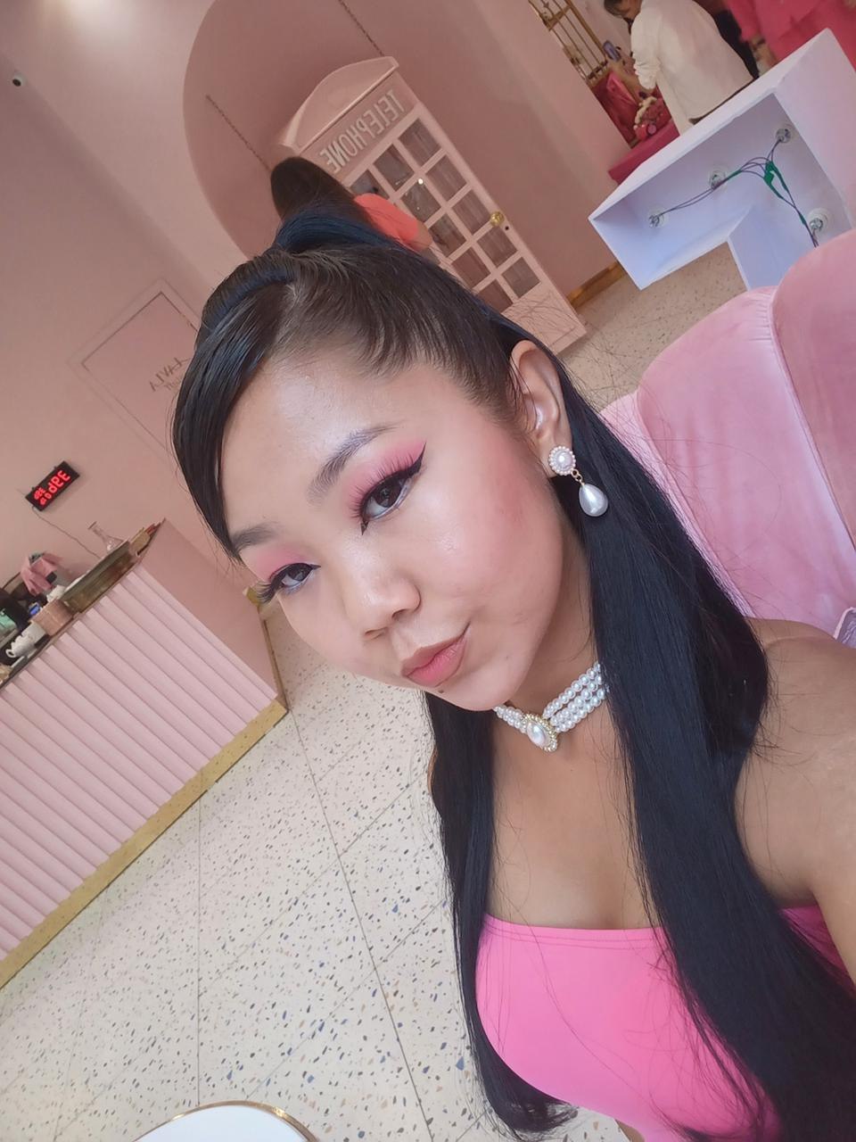 Эскортница Ясмин, возраст – 20, вес 47, размер груди – 2