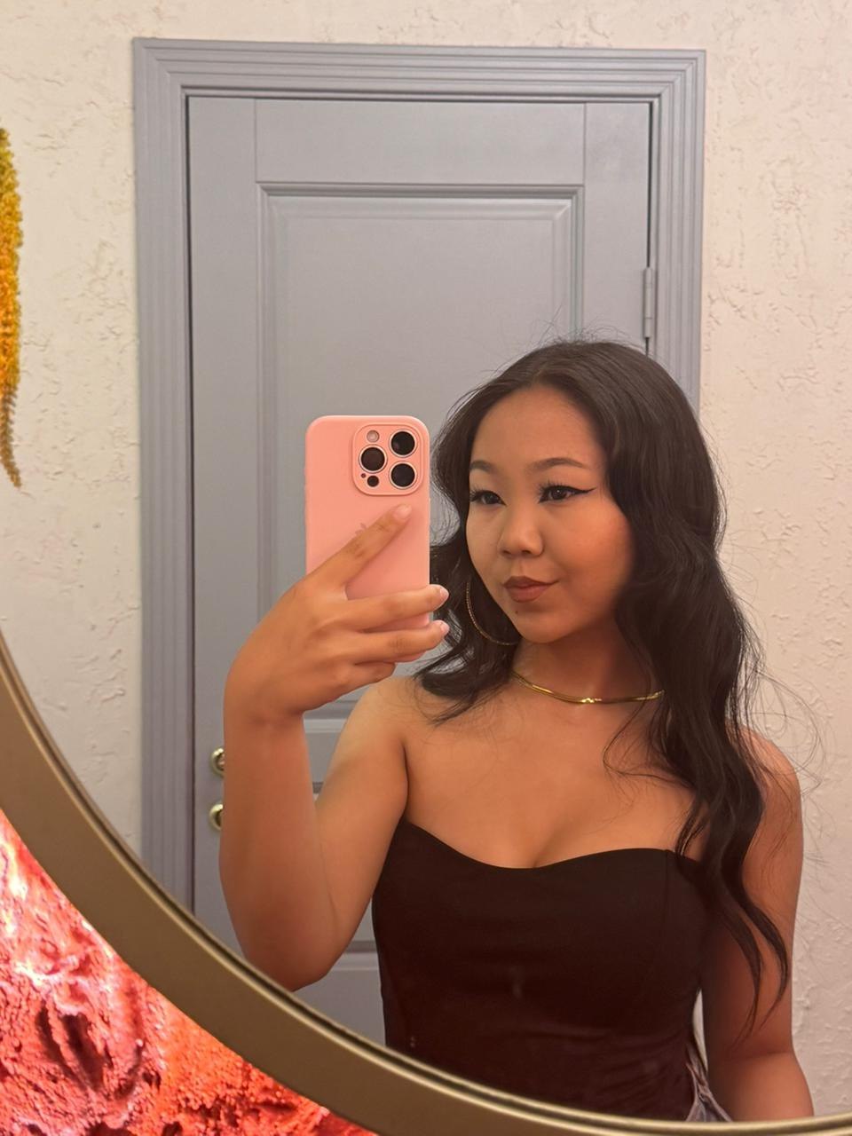 Эскортница Ясмин, возраст – 20, вес 47, размер груди – 2