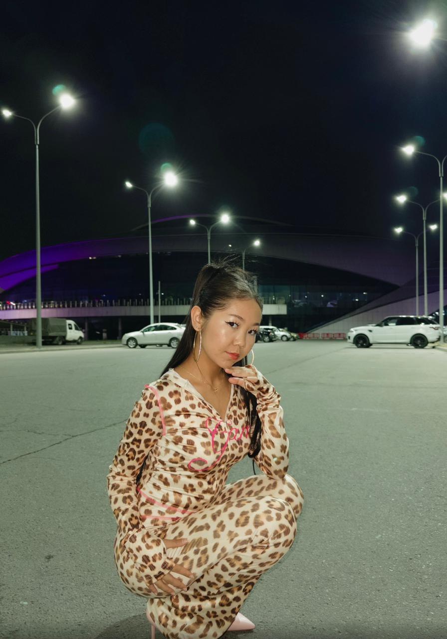 Эскортница Ясмин, возраст – 20, вес 47, размер груди – 2