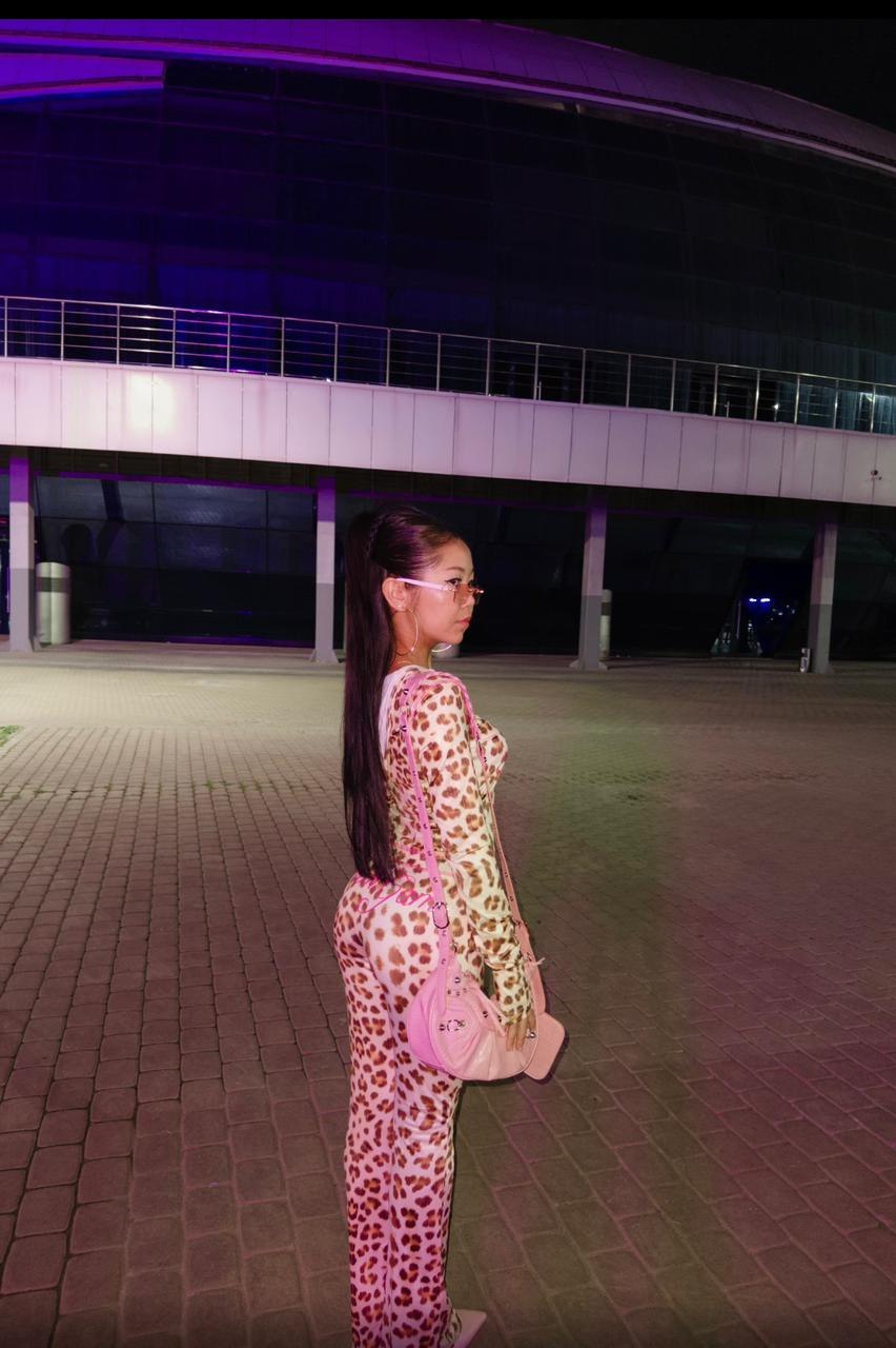 Эскортница Ясмин, возраст – 20, вес 47, размер груди – 2