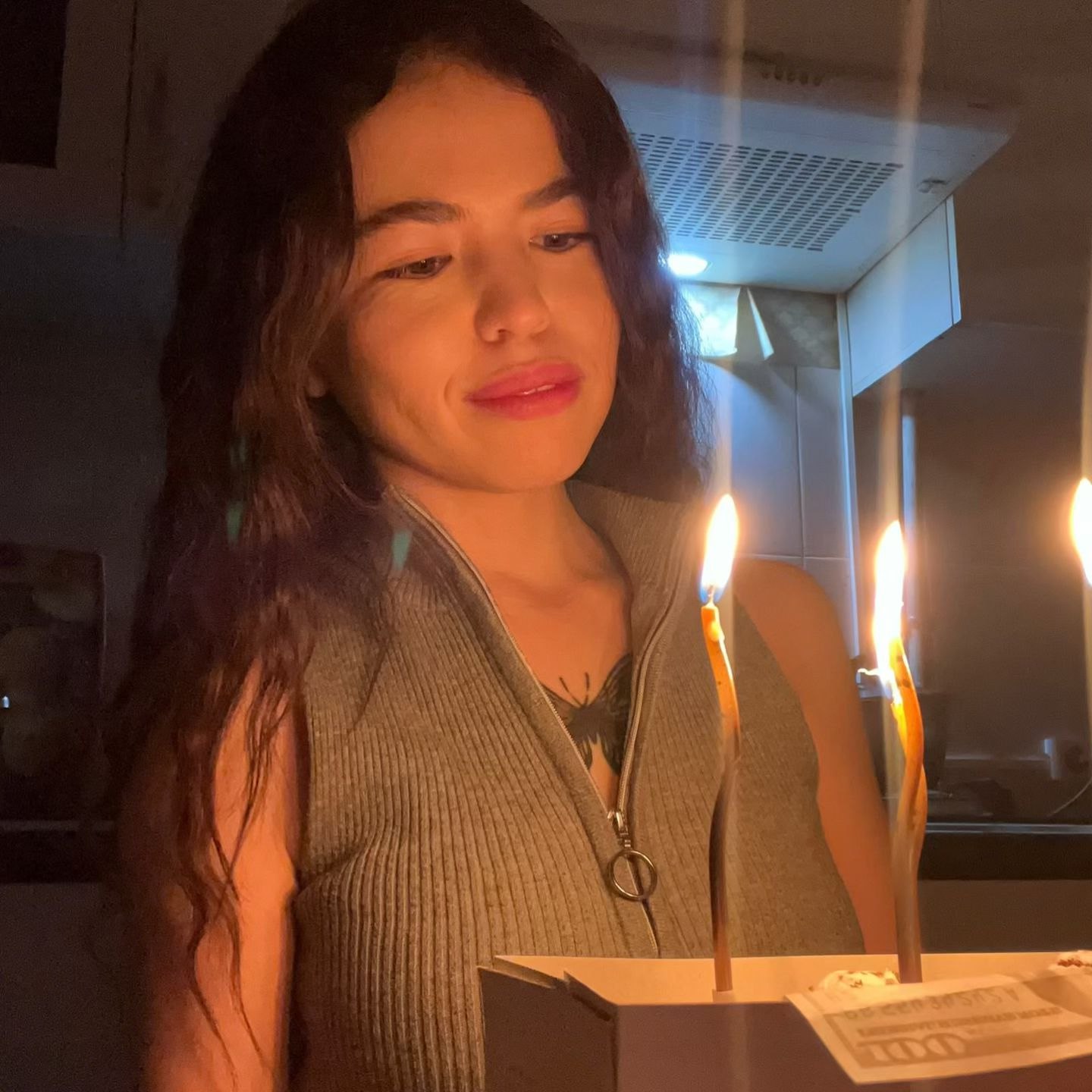 Эскортница Аруна, возраст – 24, вес 40, размер груди – 2