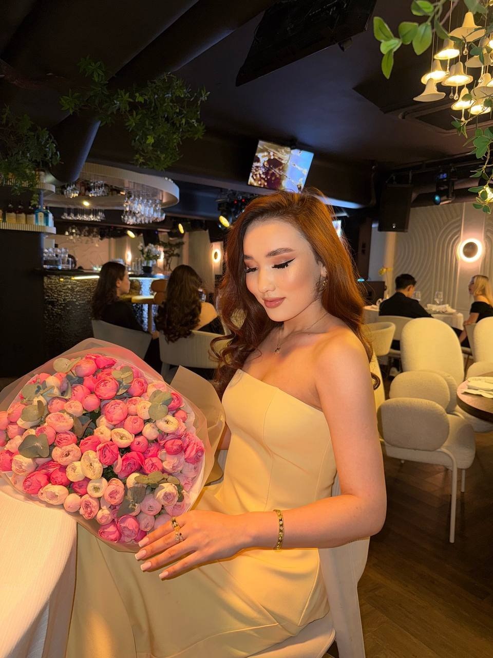 Эскортница Мадина, возраст – 22, вес 50, размер груди – 2