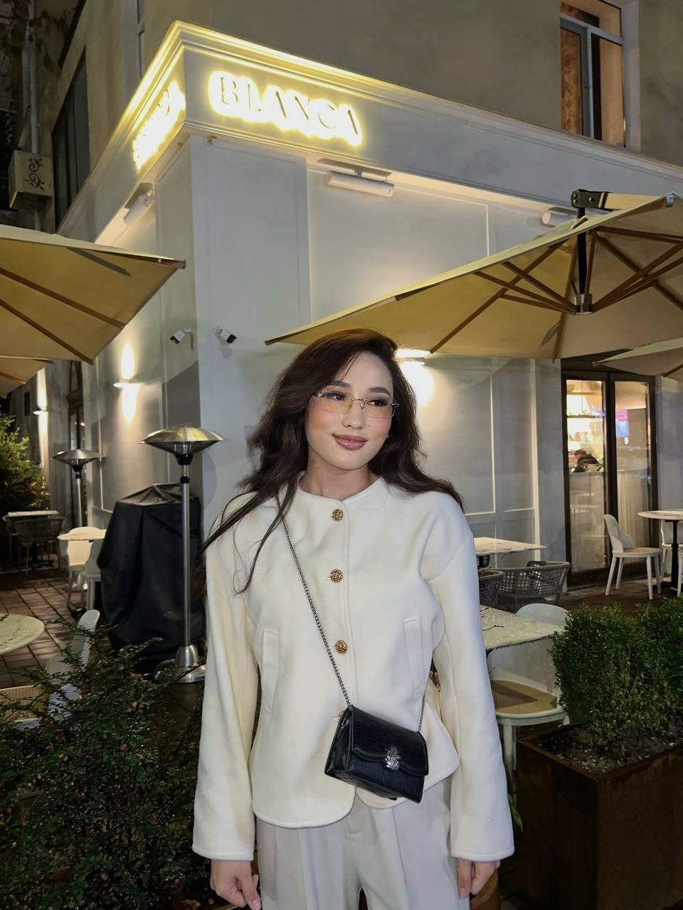 Эскортница Мадина, возраст – 22, вес 50, размер груди – 2