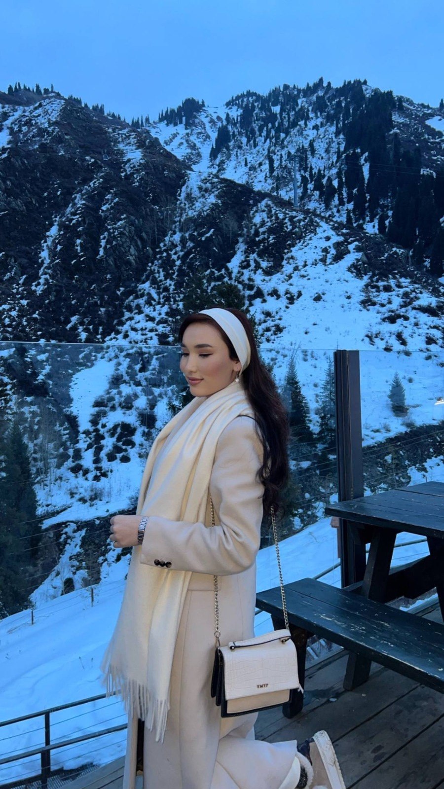 Эскортница Мадина, возраст – 22, вес 50, размер груди – 2