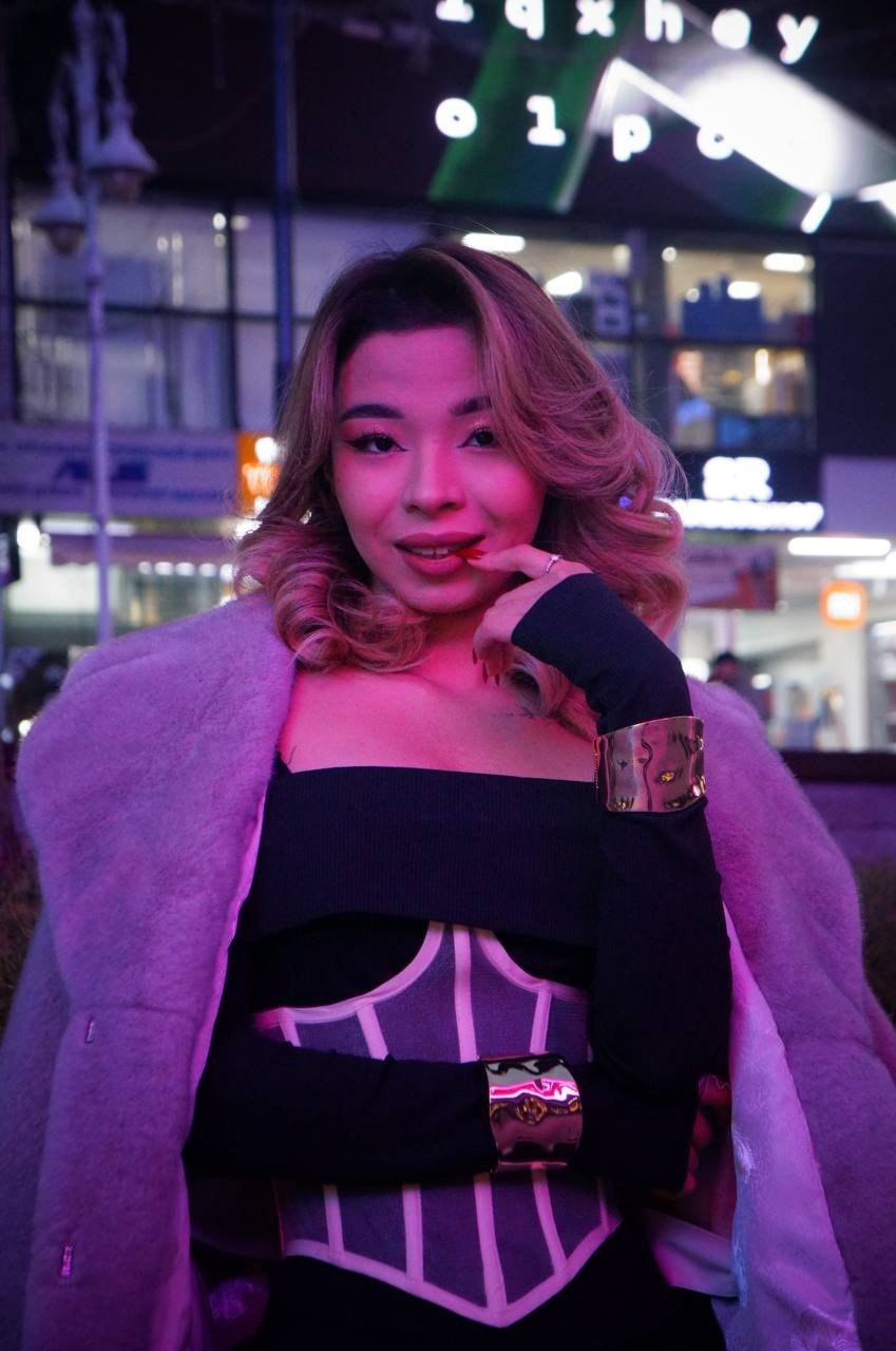 Эскортница Мулан, возраст – 20, вес 45, размер груди – 