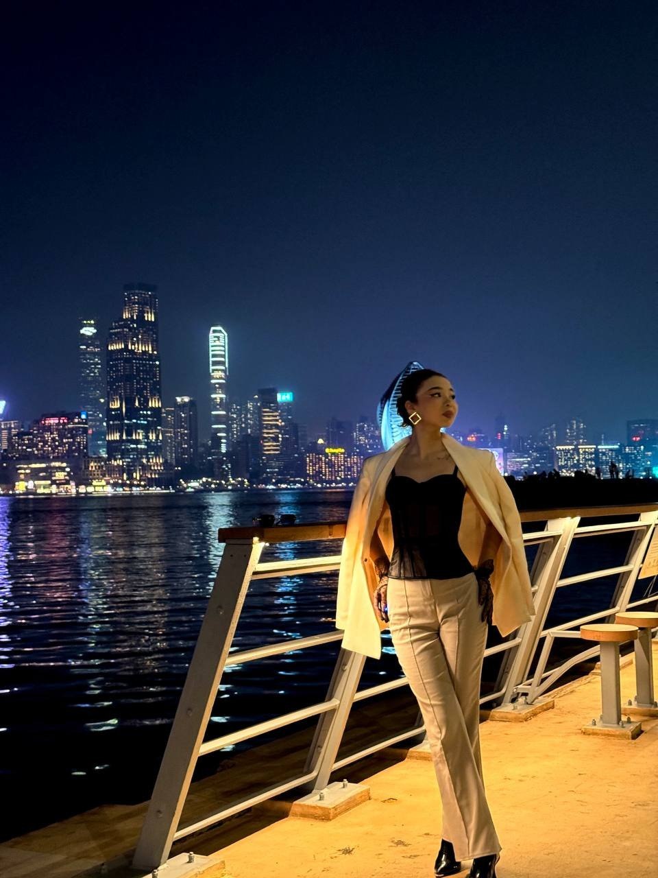 Эскортница Мулан, возраст – 20, вес 45, размер груди – 